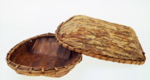 Two clamshell shaped trays